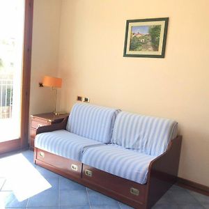 Zimmer mit Kingsize-Bett